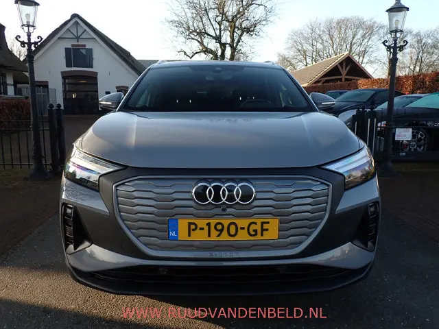 Audi Q4 e-tron 40 Edition 77 kWh / SOH 90% /  TREKHAAK / CARPLAY / ACC / CAMERA