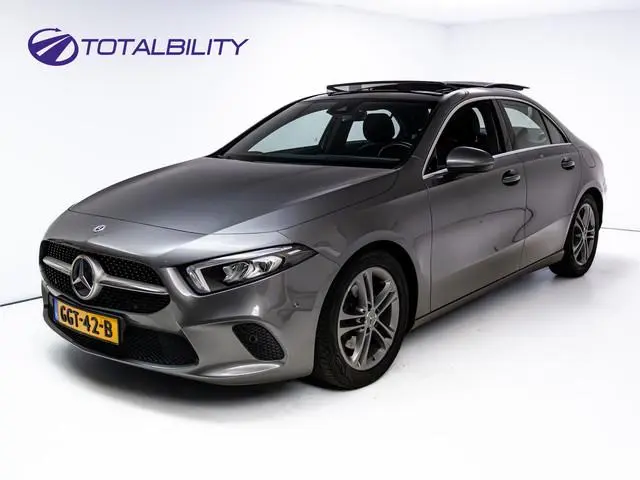 Mercedes-Benz A-klasse 200 Premium Plus | Leer | Panodak | Stoelverw. | Afn. trekhaak | Navigatie |...