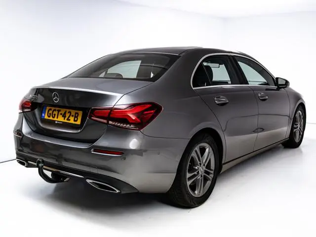 Mercedes-Benz A-klasse 200 Premium Plus | Leer | Panodak | Stoelverw. | Afn. trekhaak | Navigatie |...
