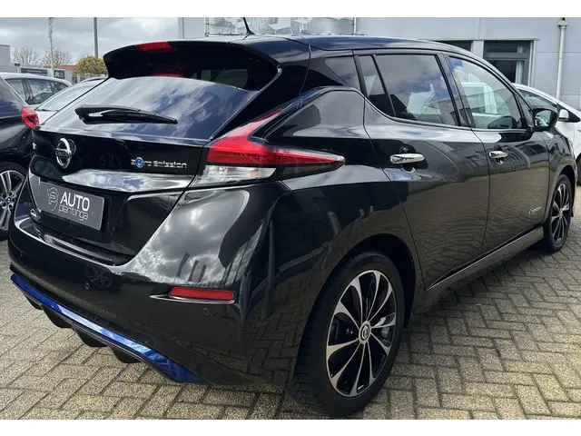 Nissan LEAF 40 kWh LUXE | SOH 91,6% | Achteruitijcamera | Navigatie | Climate Control | Lichtmetalen...