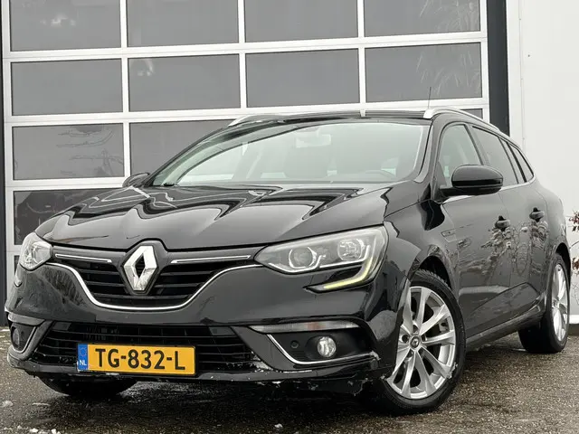 Renault Mégane Estate 1.3 TCe Bose 140pk | Apple Carplay/Android Auto | Cruise control | Dab | Navigatiesysteem full map | Parkeersensor voor en achter | Trekhaak | Zeer nette auto!