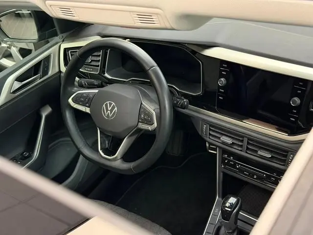 Volkswagen Polo 1.0 TSI move / Panorama / CarPlay /