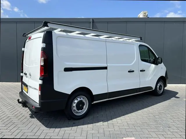 Opel Vivaro 1.6 CDTI 122 PK E6 / L2H1 / IMPERIAAL / TREKHAAK / 3 ZITS / AIRCO / NAVI / CRUISE