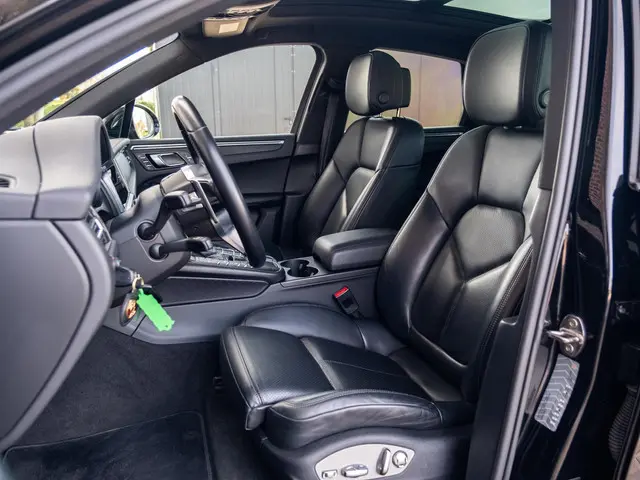 Porsche Macan 2.0T PDK Aut. NW model | Volleder | 21” LM turbo classic | Panodak | CarPlay | Stoelve...