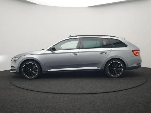 ŠKODA Superb Combi 1.4 TSI iV Sportline PHEV 218pk Dealer O.H | Panodak | Crystal LED | Camera | Alc...
