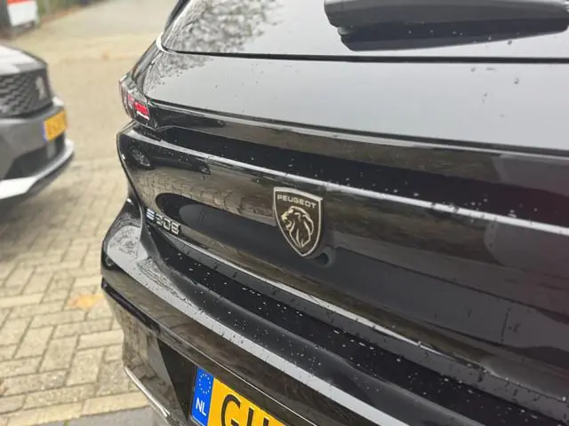 Peugeot e-308