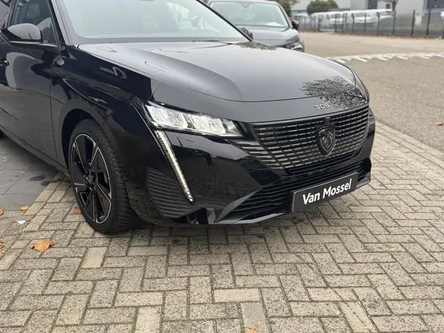 Peugeot e-308