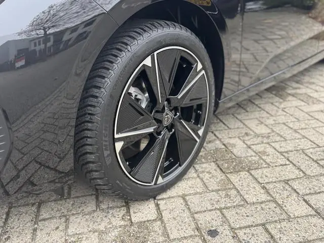 Peugeot e-308