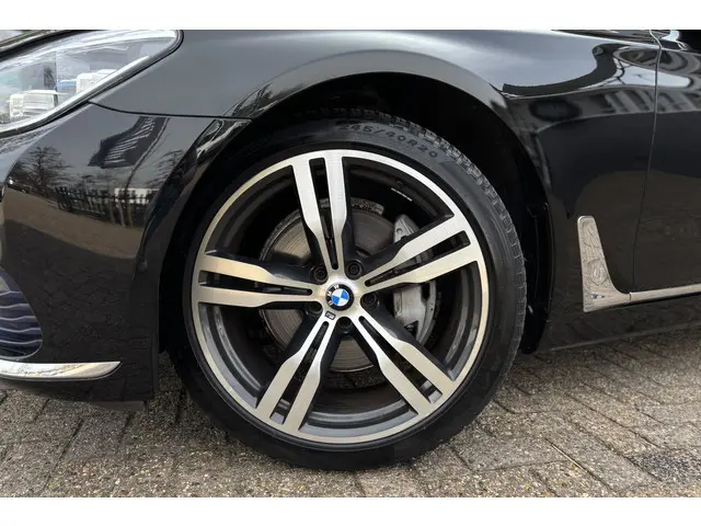 BMW 7-serie 740i High Executive | 4-WS | Sportleder | Head-Up | Trekhaak | Massage | 360° Camera |