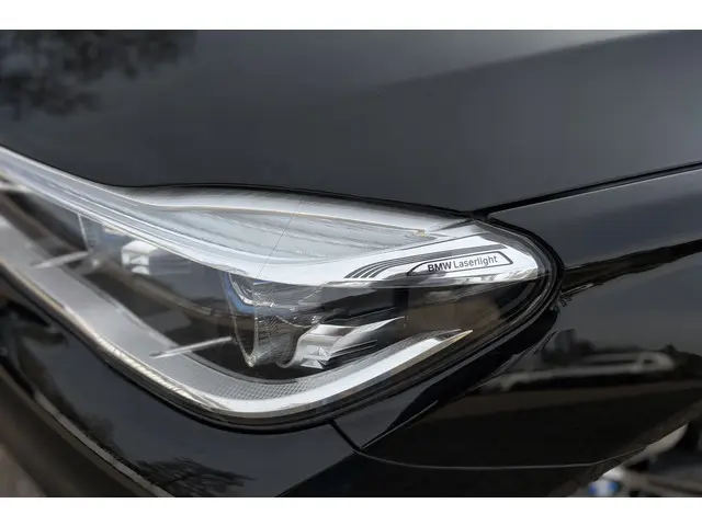 BMW 7-serie 740i High Executive | 4-WS | Sportleder | Head-Up | Trekhaak | Massage | 360° Camera |