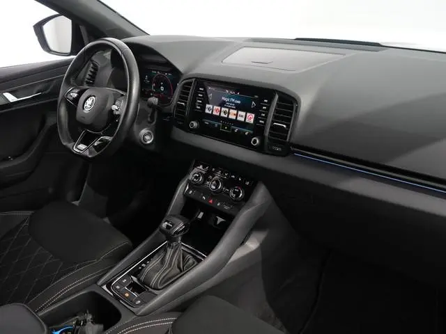 Skoda Karoq 1.5 TSI ACT Sportline Business | Zwenkhaak | Camera | Stoelverwarming | Virtual |