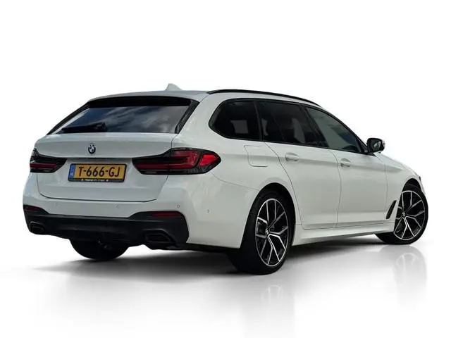 BMW 5-serie Touring 520i M-sport ✅ Pano ✅ Trekhaak ✅ Leder
