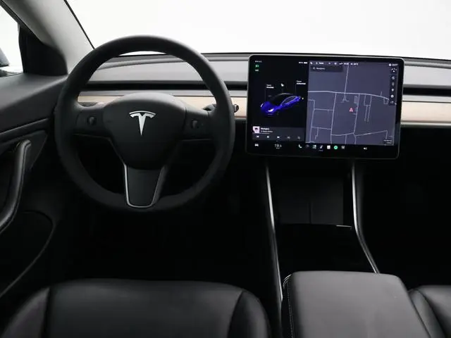 Tesla Model 3 LONG RANGE AWD 75 kWh + TREKHAAK AFNEEMBAAR | PANORAMA | ZWART LEDER | STOELVERW. V+A