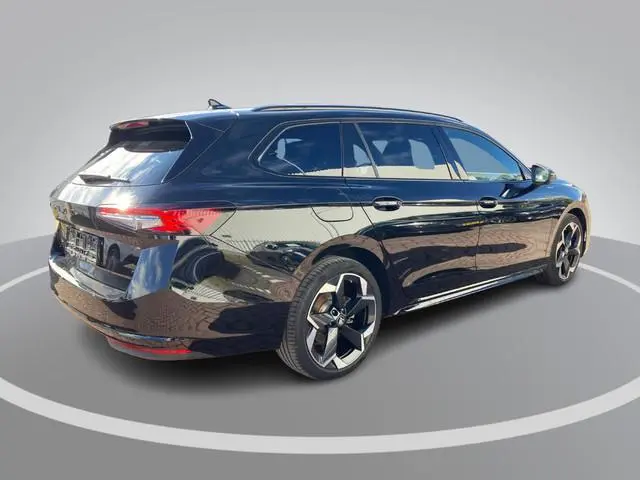 Skoda Superb 1.5TSI 150kW/204PK PHEV Sportline Business · Leder · Panoramadak · Apple/Android Car Pl...