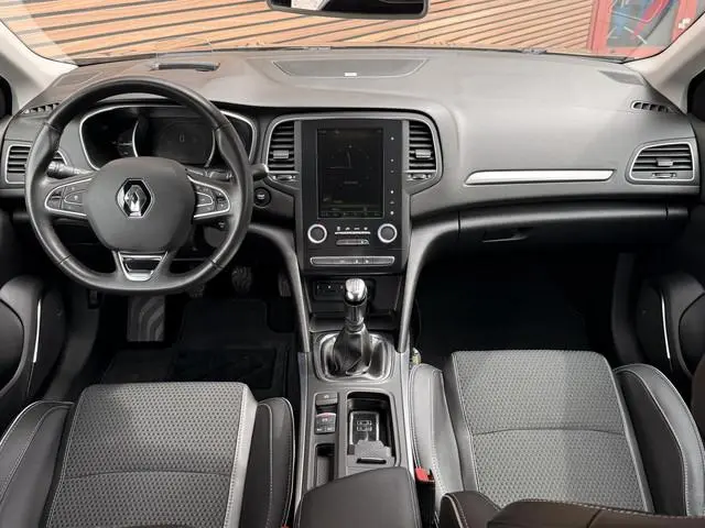 Renault Mégane Estate 1.2 TCe Bose Navi / Trekhaak / Dealer onderhouden / Lm Velgen / Led / Dodehoek
