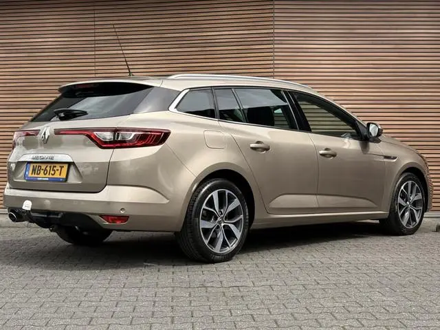 Renault Mégane Estate 1.2 TCe Bose Navi / Trekhaak / Dealer onderhouden / Lm Velgen / Led / Dodehoek