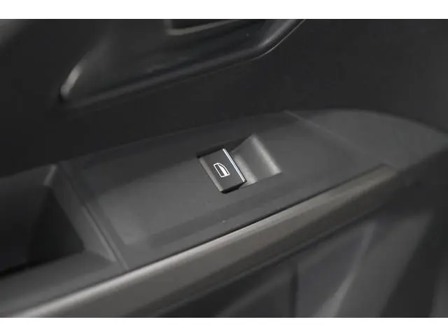 Peugeot e-3008