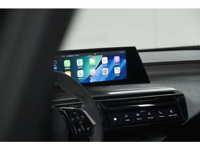 Peugeot e-3008