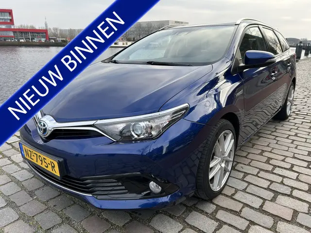 Toyota Auris Touring Sports 1.8 Hybrid Dynamic airco/ecc navi/camera