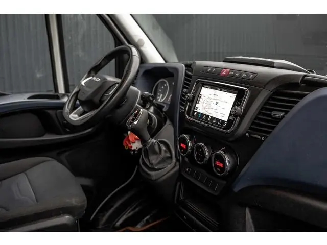 Iveco Daily 35C18 | Bakwagen met laadklep | N1 | Automaat | Trekhaak | Cruise | 180PK | Euro 6 | Cli...