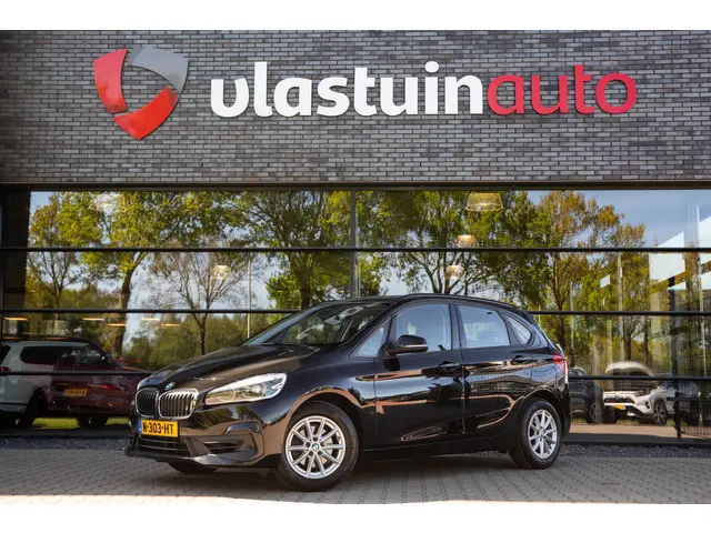 BMW 2-serie Active Tourer 218i High Executive , Trekhaak, Navigatie, Stoelverwarming,