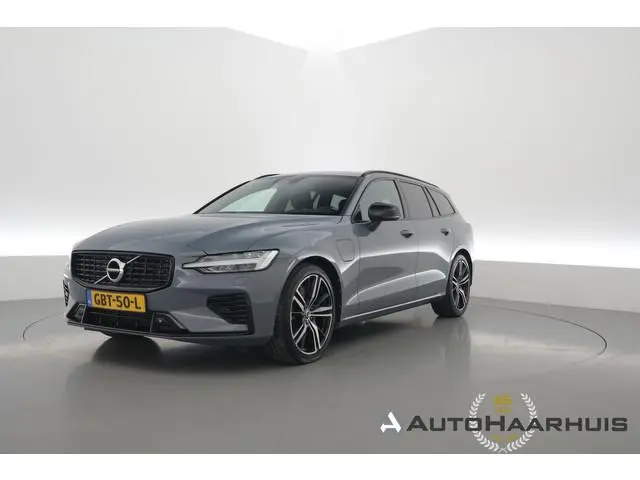 Volvo V60 T8 Recharge AWD R-Design | SOH 97,4% | Memory Seats | Elek. Trekhaak | Pilot Assist | Stoe...