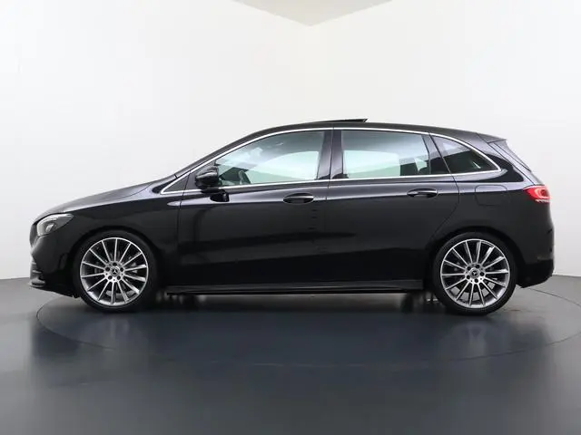 Mercedes-Benz B-klasse 180 AMG Line | Trekhaak | Pano | Sfeerverlichting