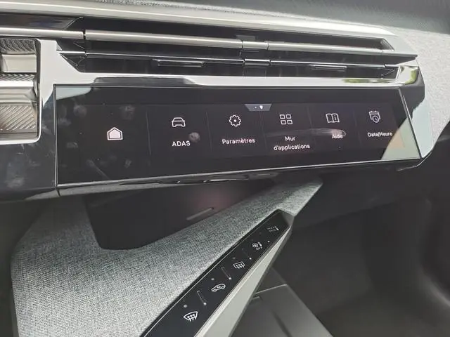 Peugeot e-3008