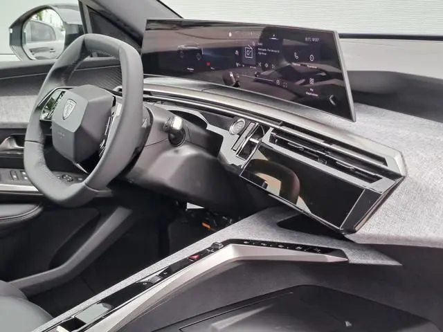 Peugeot e-3008