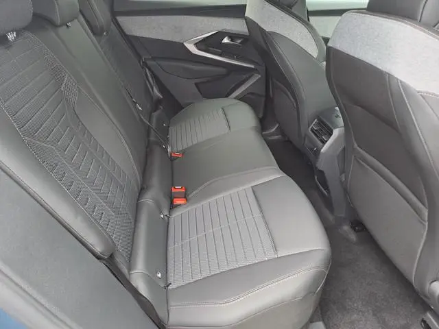 Peugeot e-3008