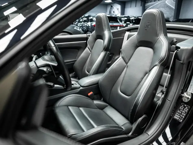 Porsche 911 Cabrio 3.0 Carrera 4 S | Akrapovic | NL geleverd | Burmester | Lift | Full Option | krij...