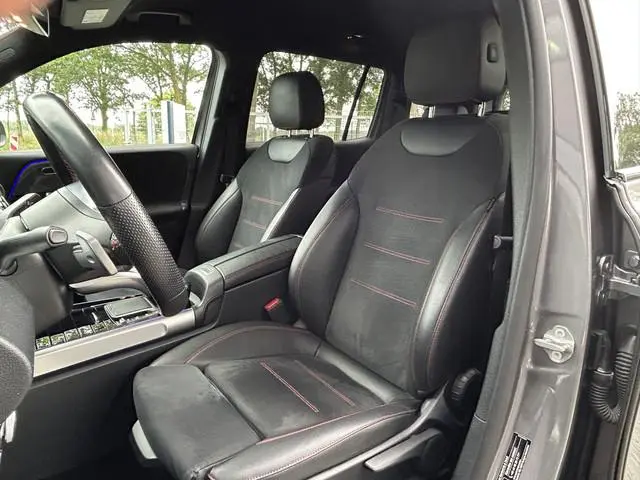 Mercedes-Benz GLB 200 AMG // Trekhaak // 360 Camera // Nightpakket // Carplay // Augmented Reality /...
