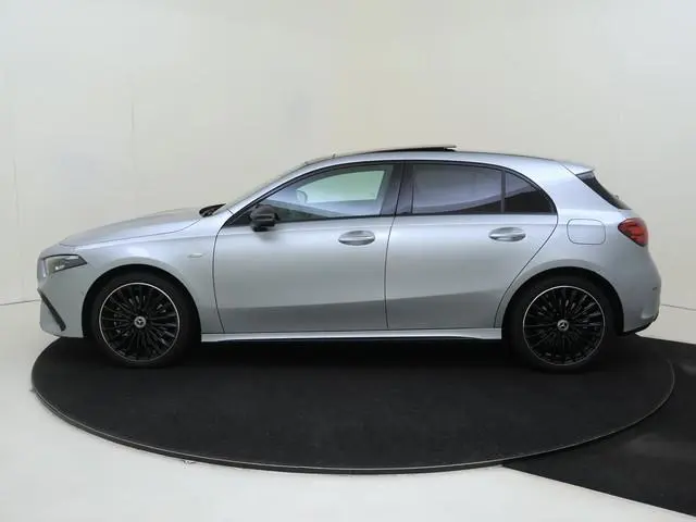 Mercedes-Benz A-klasse 250 e Star Edition AMG Line / Stoelverwarming / 360Graden-Camera / Panorama-s...
