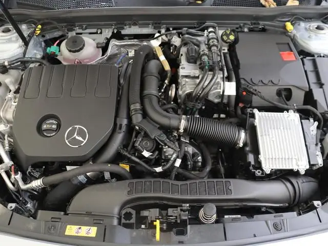 Mercedes-Benz A-klasse 250 e Star Edition AMG Line / Stoelverwarming / 360Graden-Camera / Panorama-s...