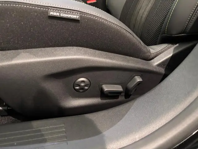 Peugeot e-308