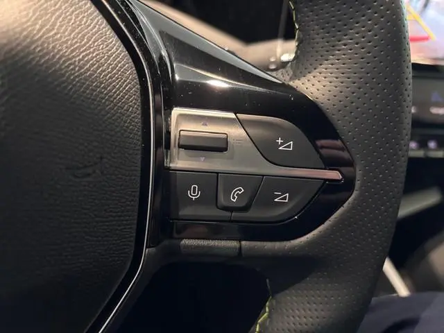 Peugeot e-308