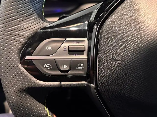 Peugeot e-308