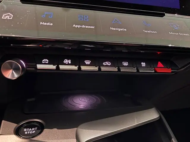 Peugeot e-308