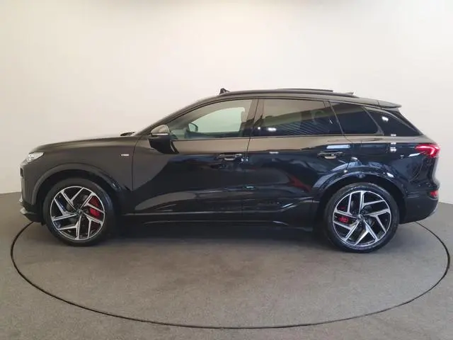 Audi Q6 e-tron S edition performance 100 kWh 306pk Wegklapbare trekhaak, Panoramadak, Luchtvering