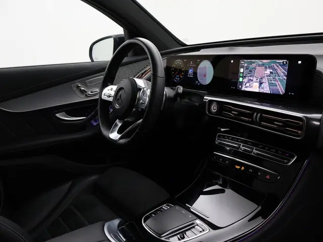 Mercedes-Benz EQC 400 4MATIC 408 PK AMG LINE 97% SOH + 21 INCH | SCHUIFDAK | HEAD-UP | TREKHAAK | 360 CAMERA | SFEERVERLICHTING