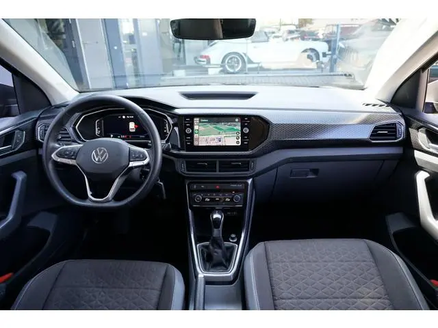 Volkswagen T-Cross 1.0 TSI Style AUT. + TREKHAAK / DIGITALE COCKPIT / NAVIGATIE /
