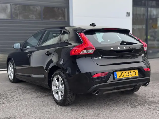 Volvo V40 1.6 T2 Summum Keurig onderhouden!| 4seizoensbanden