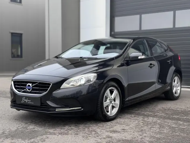 Volvo V40 1.6 T2 Summum Keurig onderhouden!| 4seizoensbanden