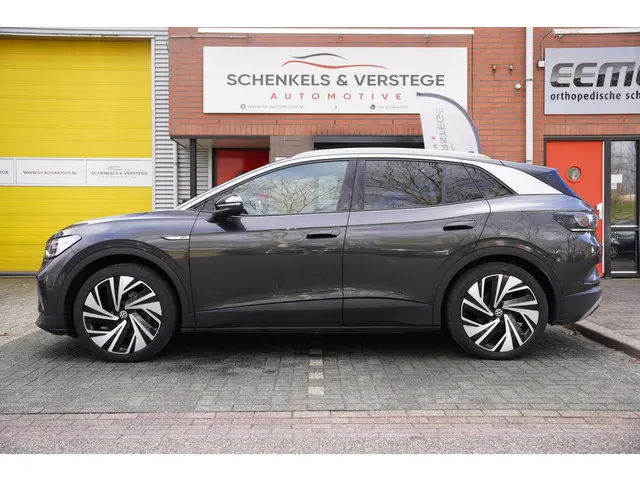 Volkswagen ID.4 First 77 kWh / SOH 91,1% / BTW / Pano / Trekhaak / Massage / Acc / Camera /