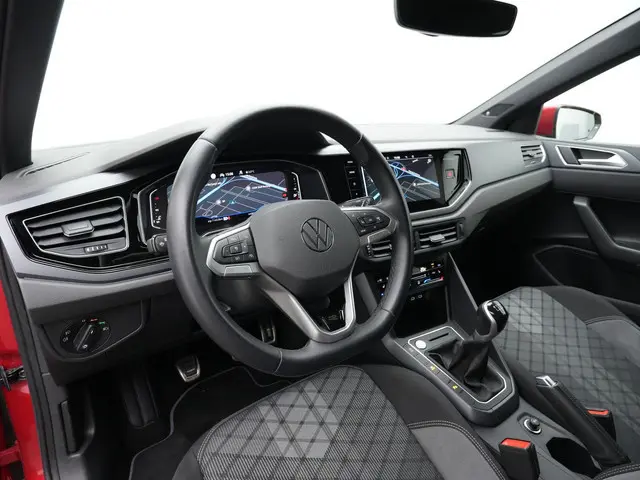 Volkswagen Polo 1.0 TSI 95 pk R-Line | Panoramadak | Navigatie Discover Pro | Beats | IQ Light | Ach...