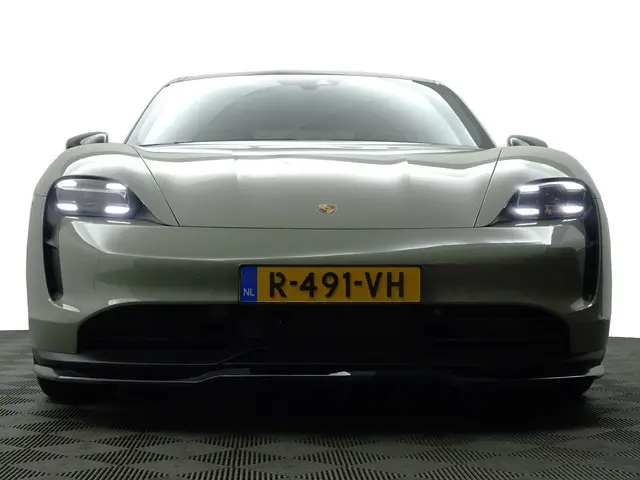 Porsche Taycan Performance 84kwh Panoramadak, Design Pakket, Bose Surround Sound, Sfeerverlichting