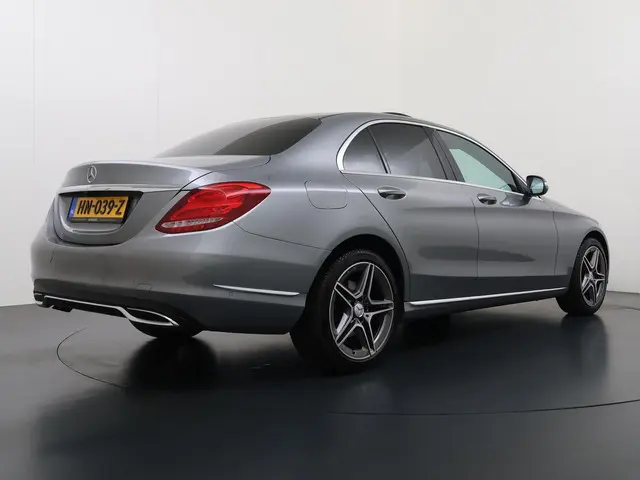 Mercedes-Benz C-klasse 180 Camera | Schuifdak | Automaat | AMG Velgen