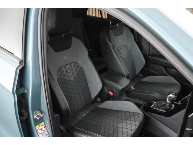 Volkswagen T-Roc 1.5 TSI 150pk DSG R-Line Business+ Black Style Trekhaak Camera Beats Stoelverwarmin...