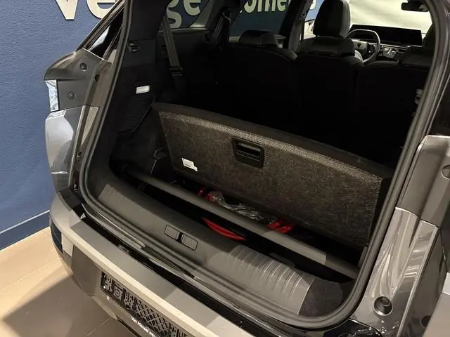 Peugeot e-5008