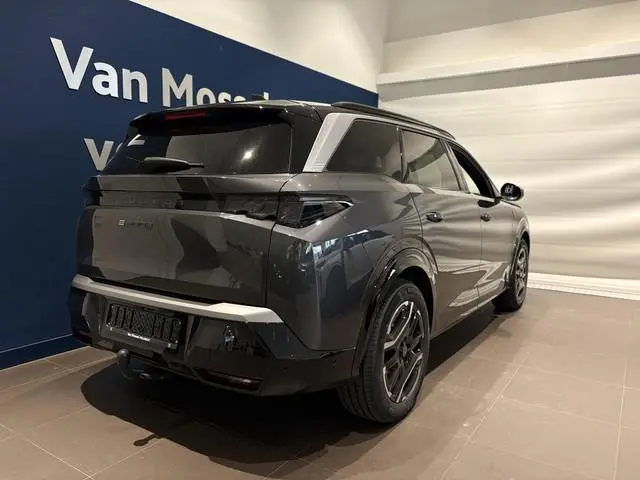 Peugeot e-5008